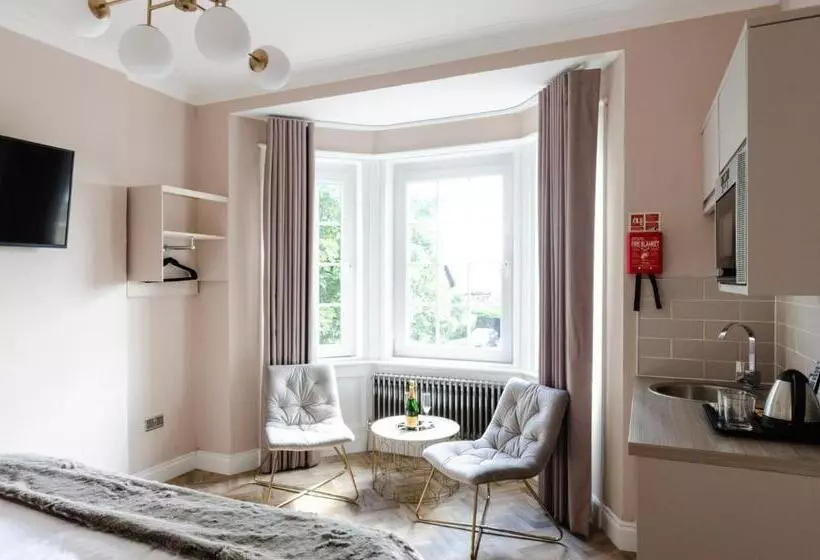 Sweeney Apartments & Rooms