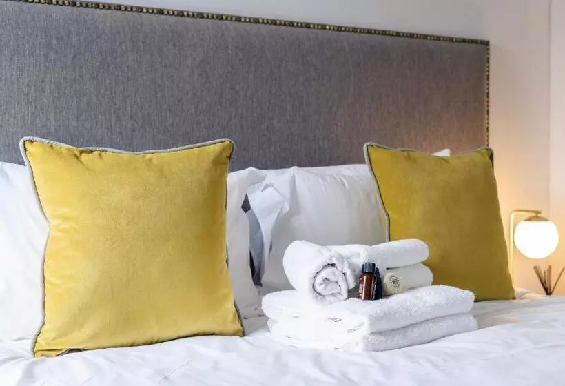 Sweeney Apartments & Rooms