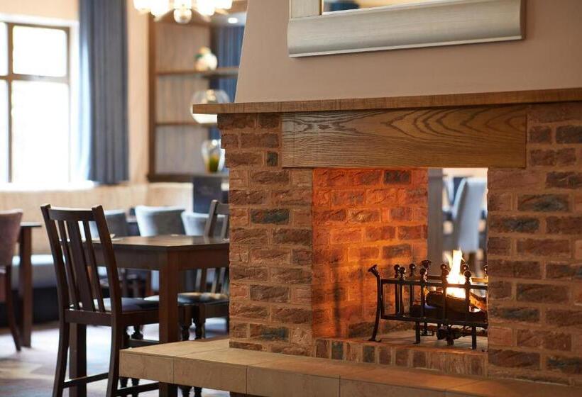 Отель Burntwood Court