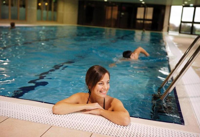 Отель Burntwood Court