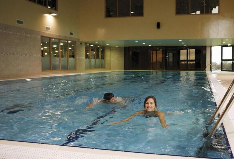 Отель Burntwood Court