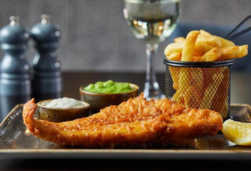 Отель Burntwood Court