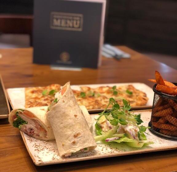 Отель Burntwood Court