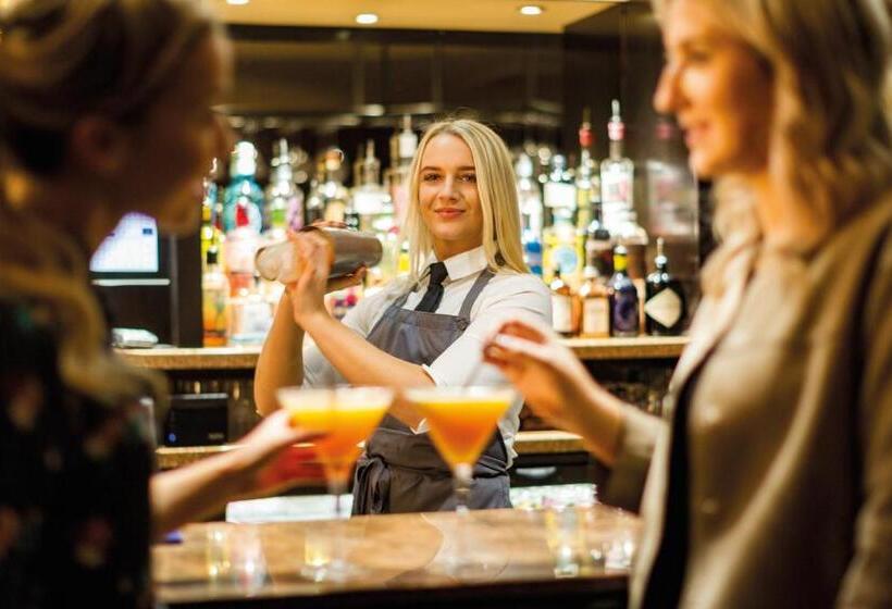 Отель Burntwood Court