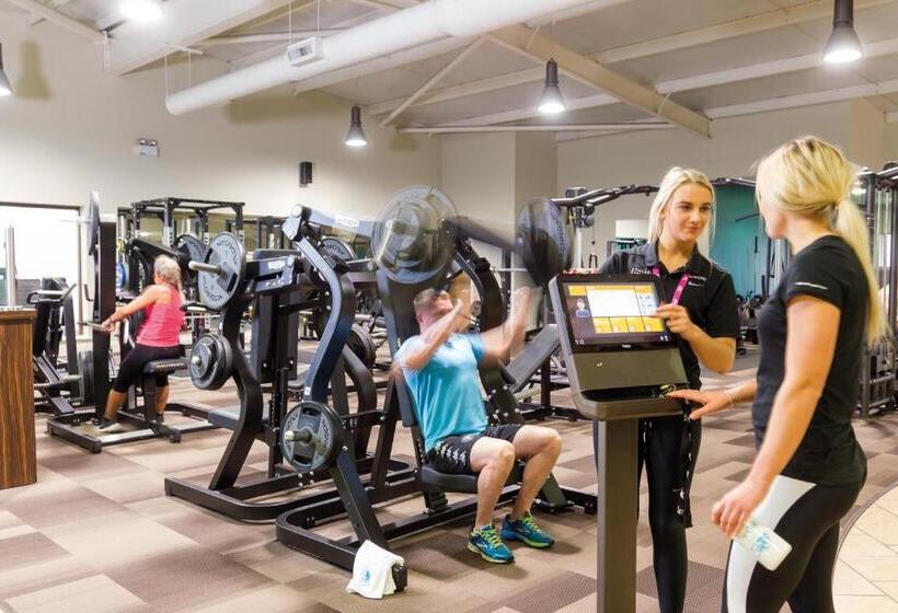 Отель Burntwood Court