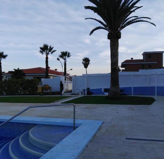 تختخواب و صبحانه Donde Brilla El Sol