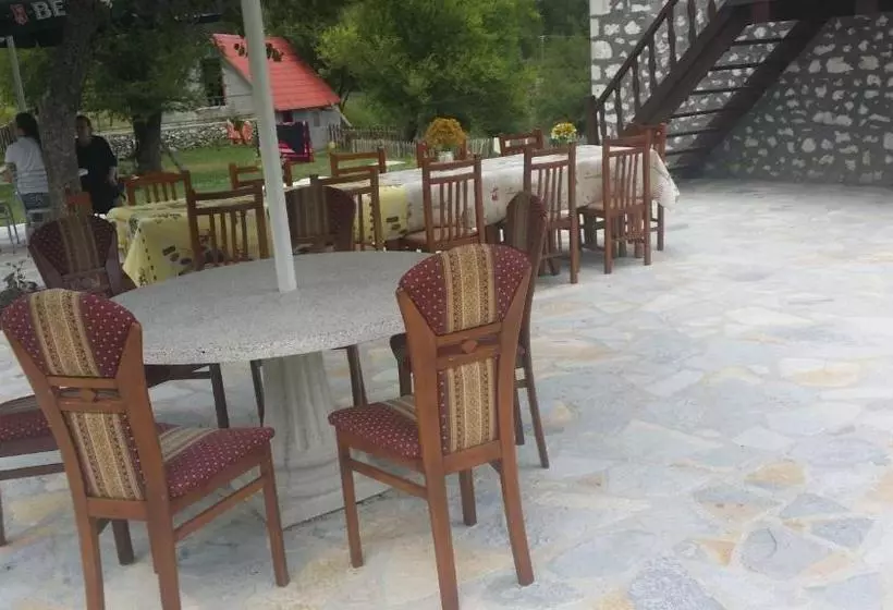 Pensió Kulla Pracja Theth