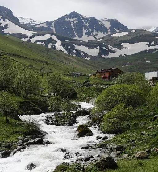 Yedigoller Hotel & Restaurant