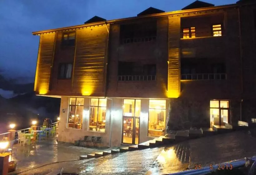 Yedigoller Hotel & Restaurant