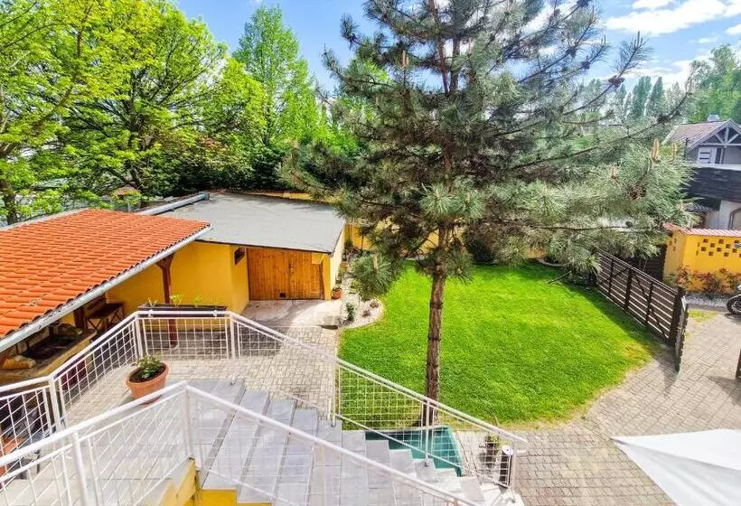 Majatalo Weinberger Vendégház