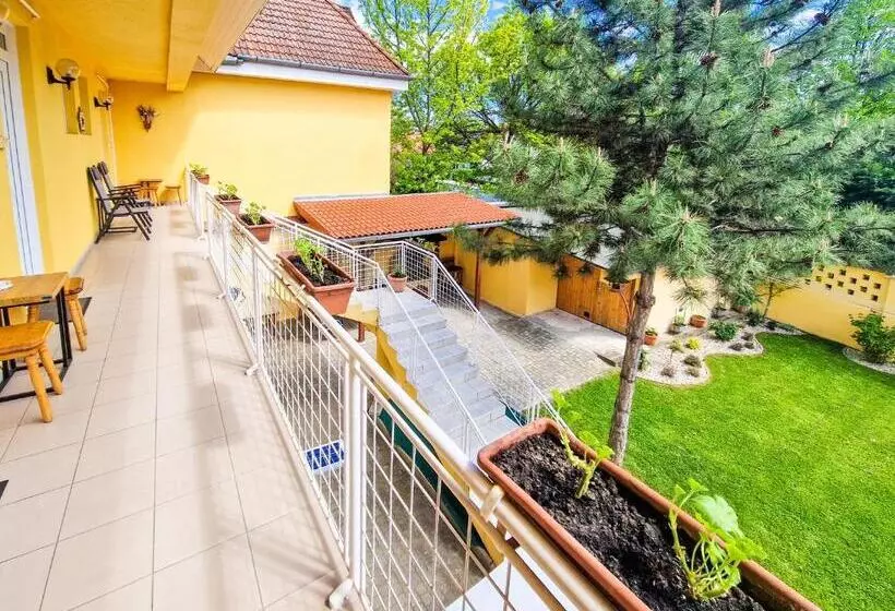 Majatalo Weinberger Vendégház