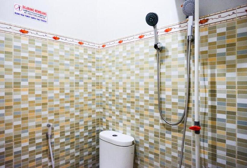 فندق Reddoorz Near Mutiara Sis Al Jufrie Airport Palu