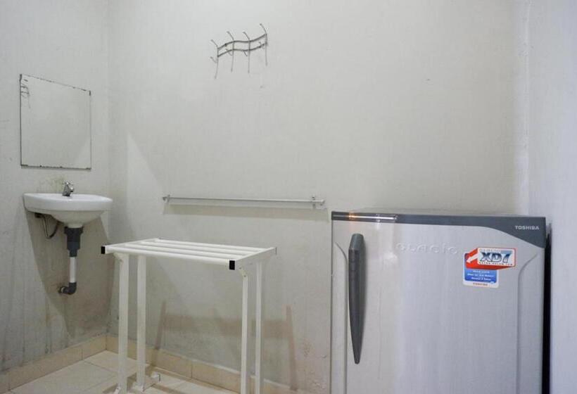 فندق Reddoorz Near Mutiara Sis Al Jufrie Airport Palu