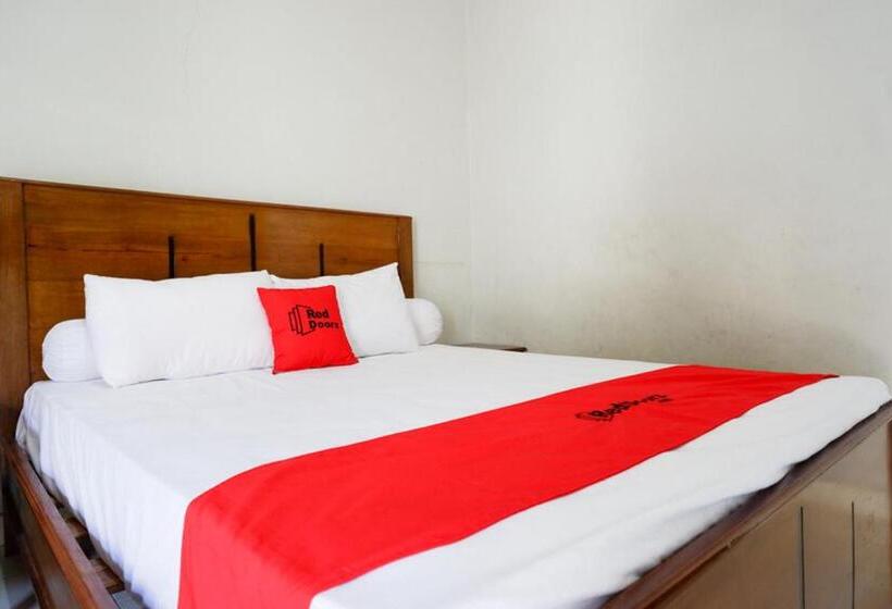 فندق Reddoorz Near Mutiara Sis Al Jufrie Airport Palu