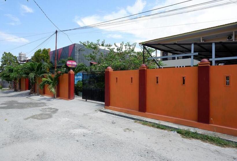 فندق Reddoorz Near Mutiara Sis Al Jufrie Airport Palu