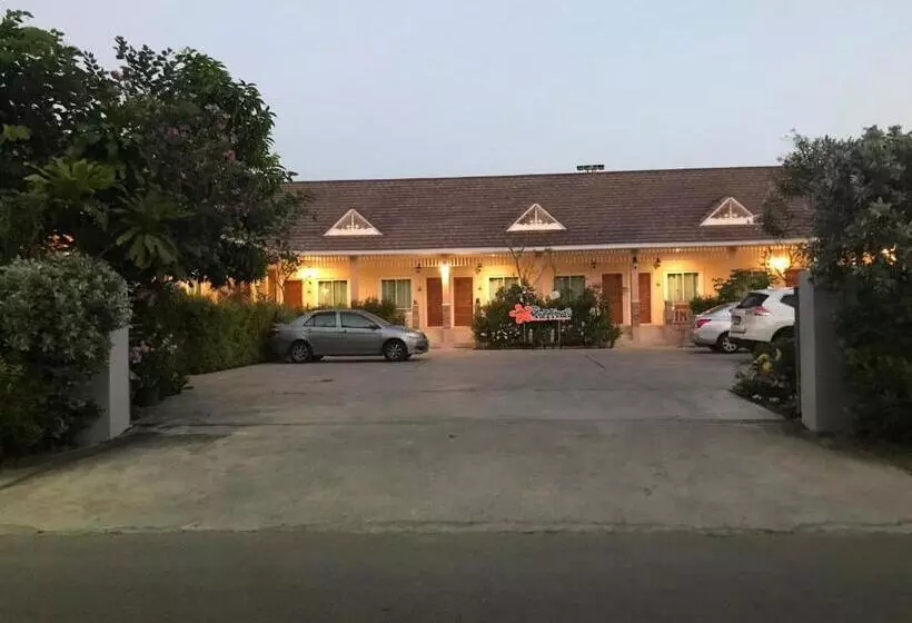 Hotelli Suksopha Resort