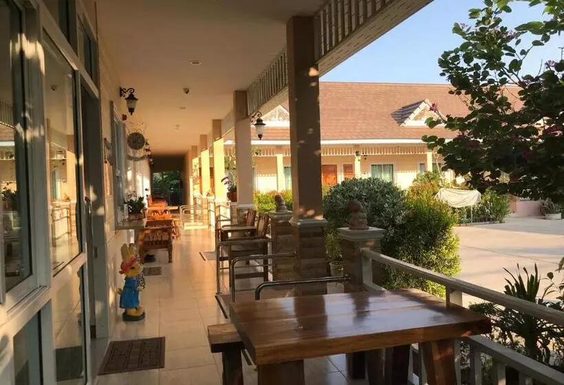 Hotelli Suksopha Resort