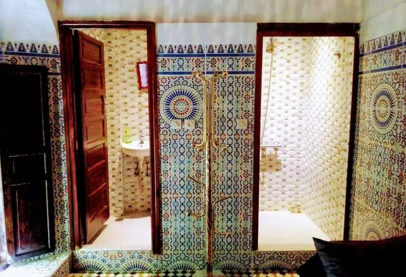 Riad Chao Mama Guesthouse   Hostel