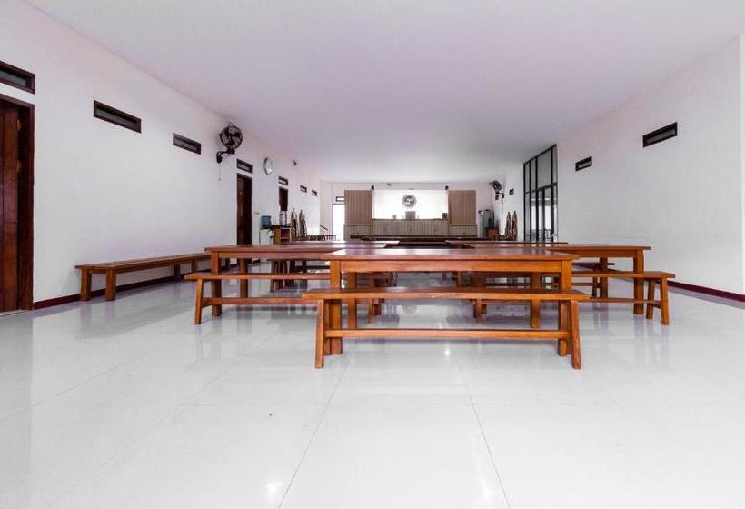 Hotel Capital O 3142 Bright