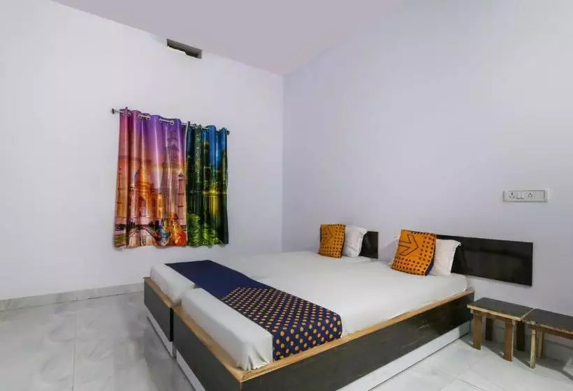ホテル Spot On 43466 Sangeeta Palace