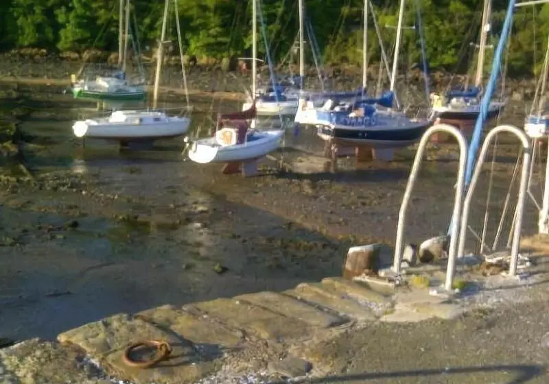 Aberdour Hotel, Stables Rooms & Beer Garden