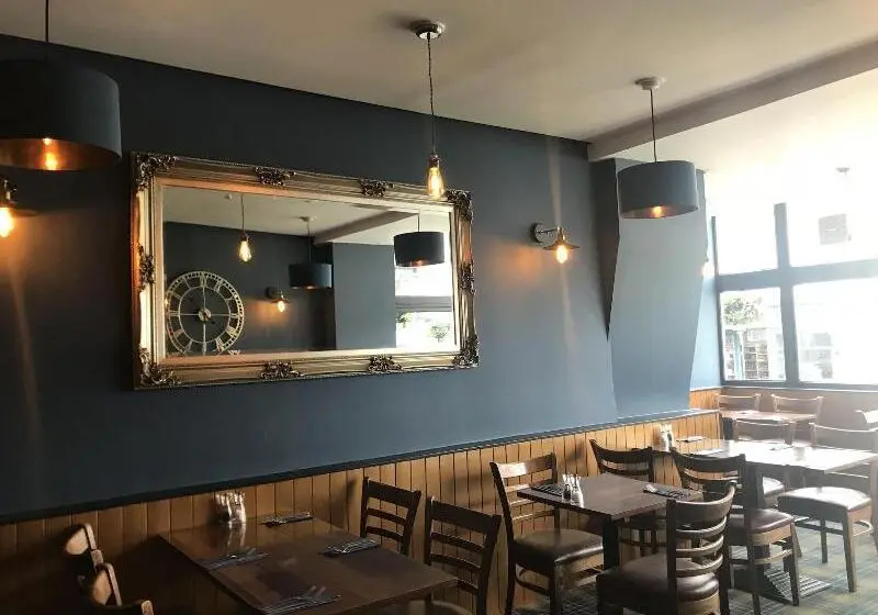 Aberdour Hotel, Stables Rooms & Beer Garden