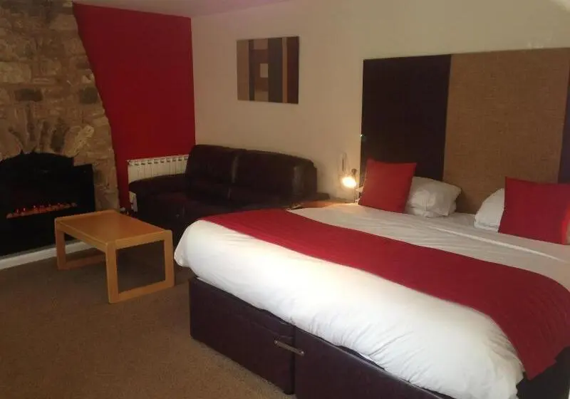 Aberdour Hotel, Stables Rooms & Beer Garden