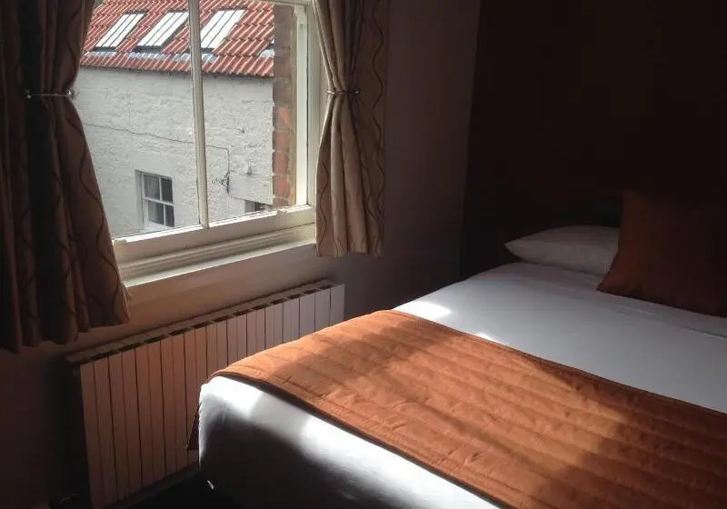 Aberdour Hotel, Stables Rooms & Beer Garden