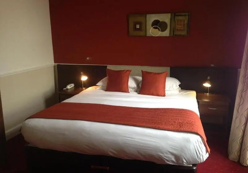Aberdour Hotel, Stables Rooms & Beer Garden