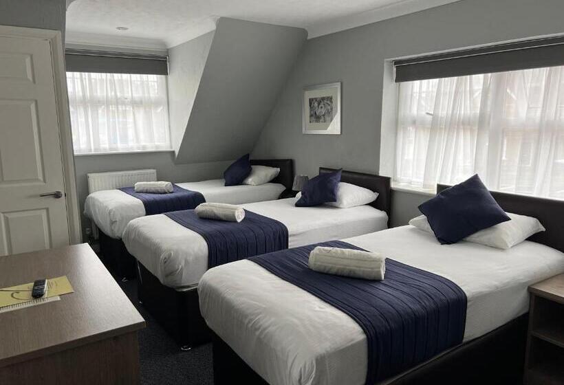 Corner House Hotel Gatwick With Bookable Holiday Parking
