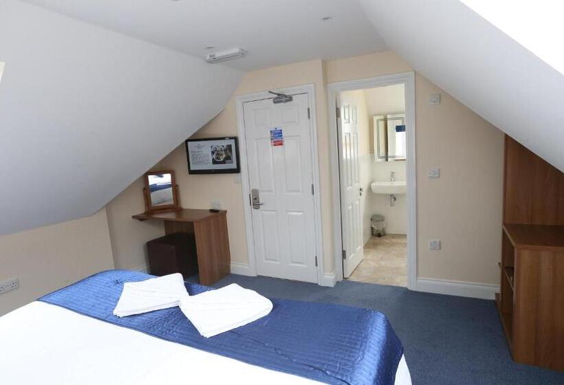 Corner House Hotel Gatwick With Bookable Holiday Parking