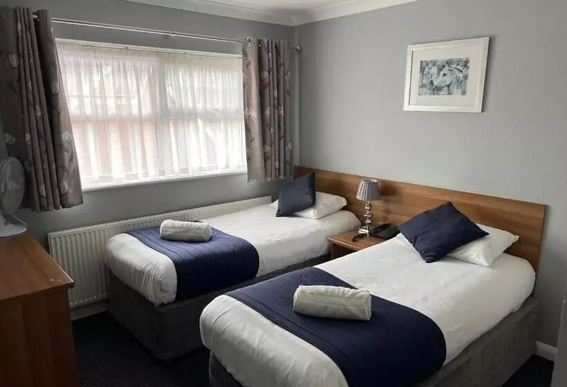 Corner House Hotel Gatwick With Bookable Holiday Parking