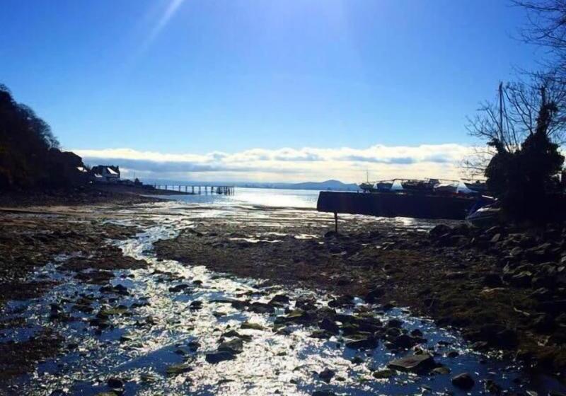 Aberdour Hotel, Stables Rooms & Beer Garden