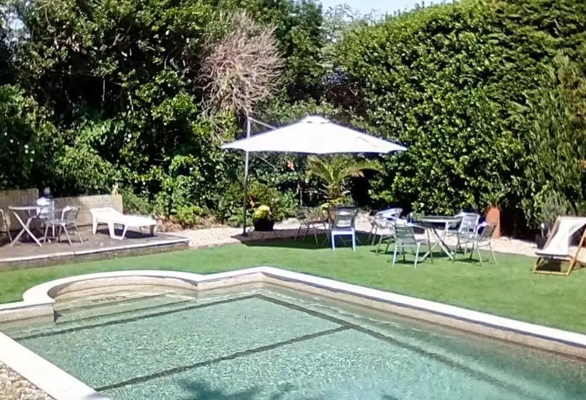 Отель Oaklands House Adults Only