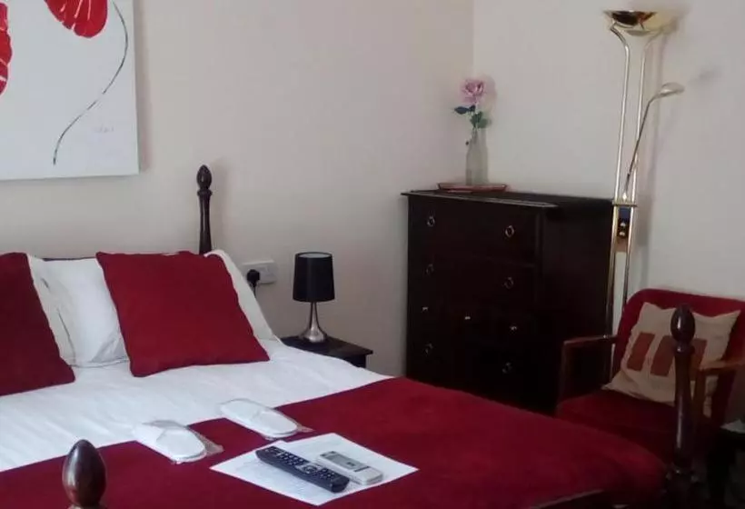 Отель Oaklands House Adults Only