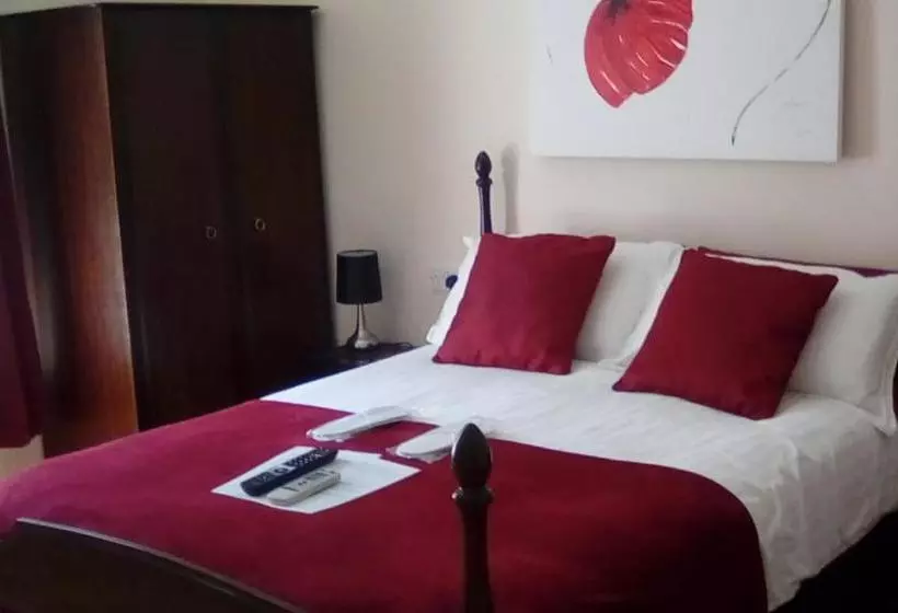 Отель Oaklands House Adults Only