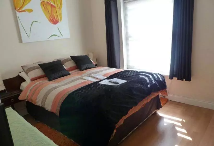 Отель Oaklands House Adults Only