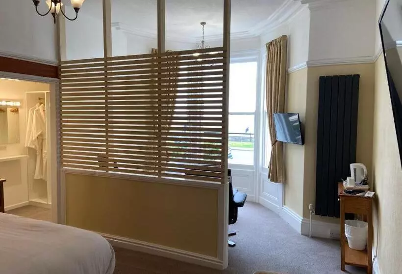 فندق The Shelbourne   Exclusivley For Adults