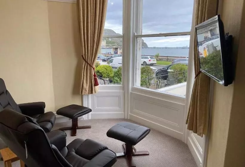 فندق The Shelbourne   Exclusivley For Adults