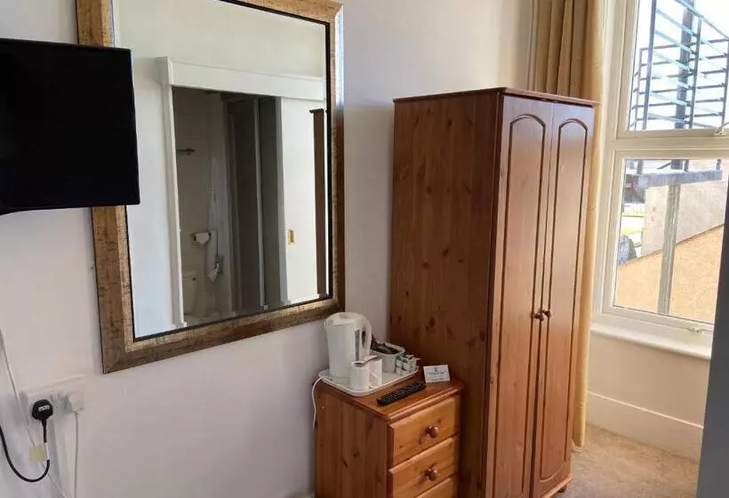 فندق The Shelbourne   Exclusivley For Adults