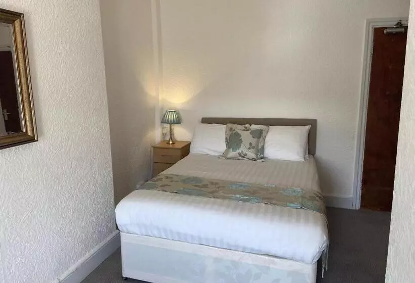 فندق The Shelbourne   Exclusivley For Adults