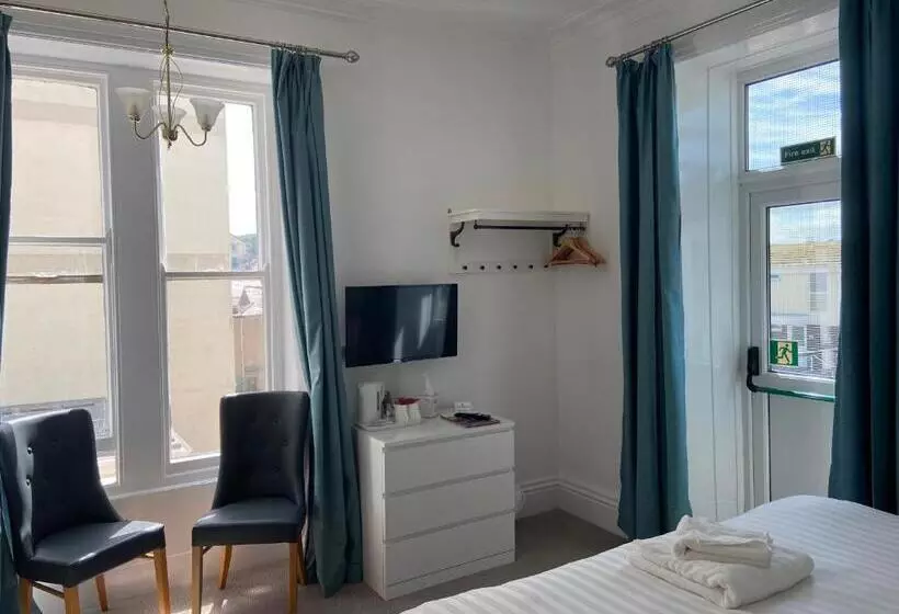 فندق The Shelbourne   Exclusivley For Adults