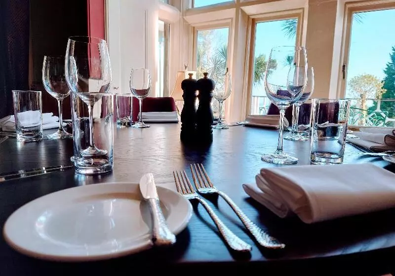 Hotel Orestone Manor