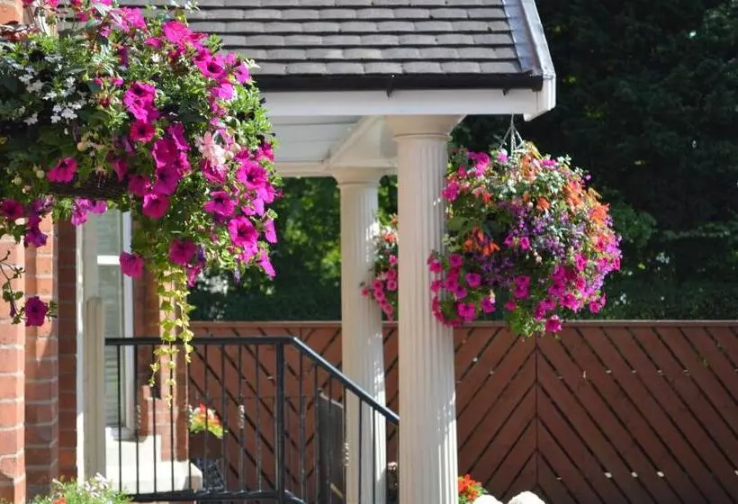 The Westlynne Hotel & Apartments