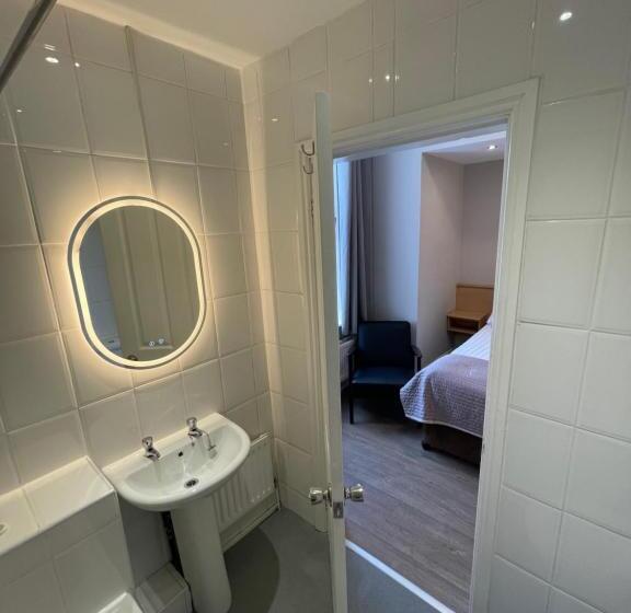 The Westlynne Hotel & Apartments