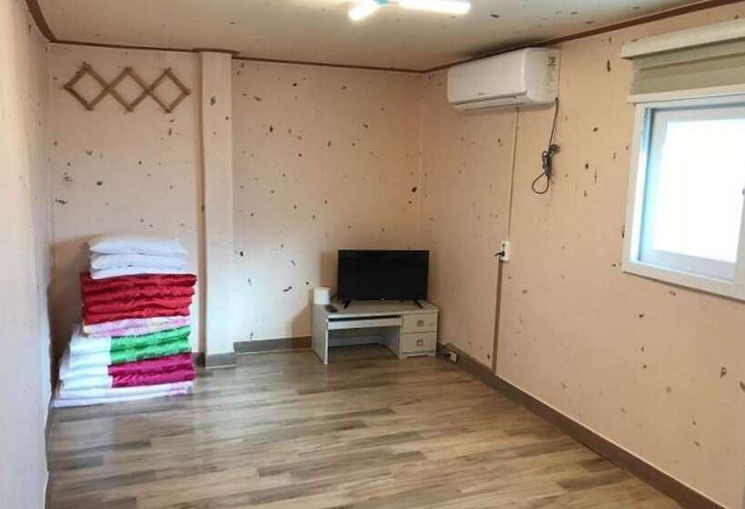 Jeonju Hyangchon Pension