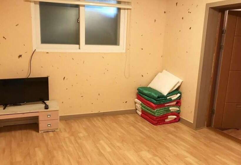 Jeonju Hyangchon Pension