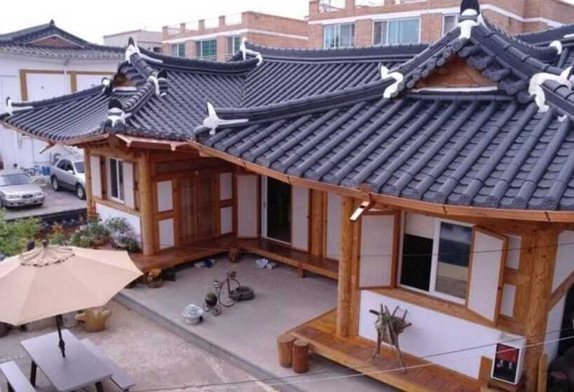 Jeonju Hyangchon Pension