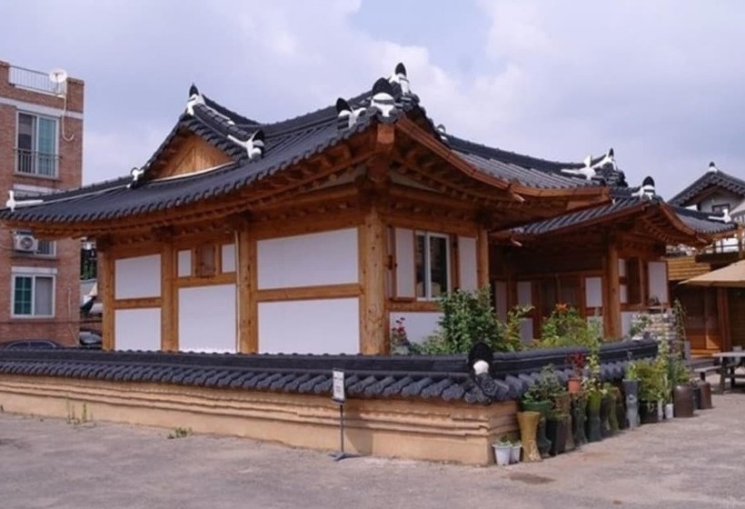 Jeonju Hyangchon Pension