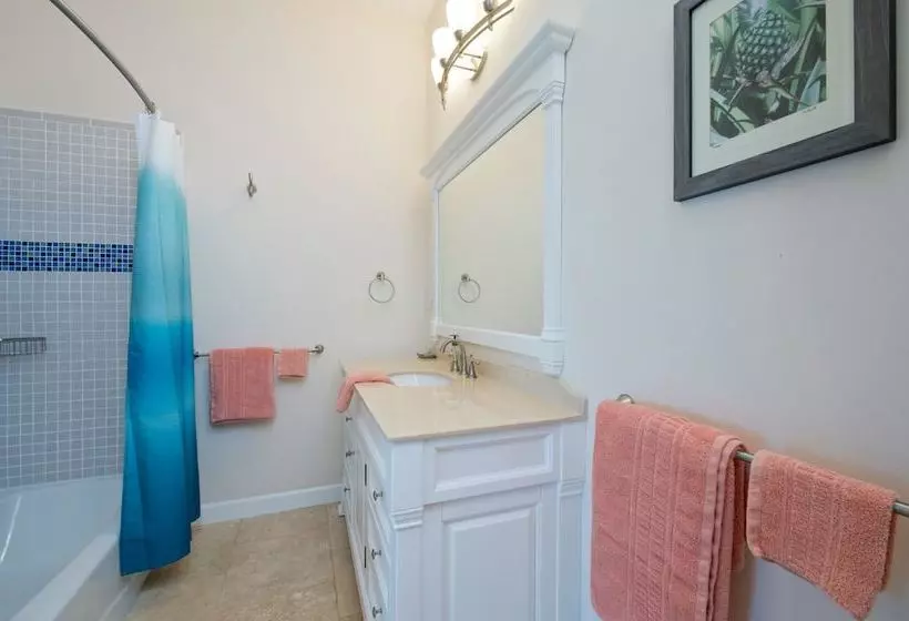 Aqua Villa And Cottage